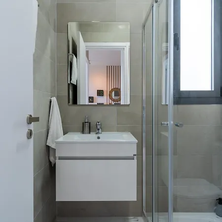 Ivory 1-br In Aradipou Lägenhet