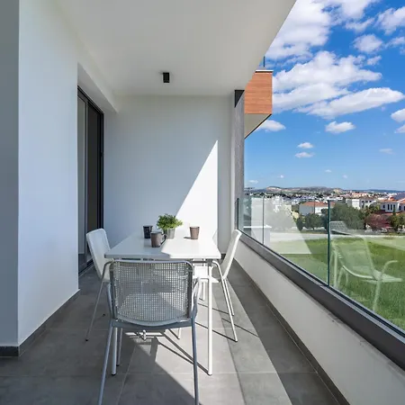 Ivory 1-br In Aradipou