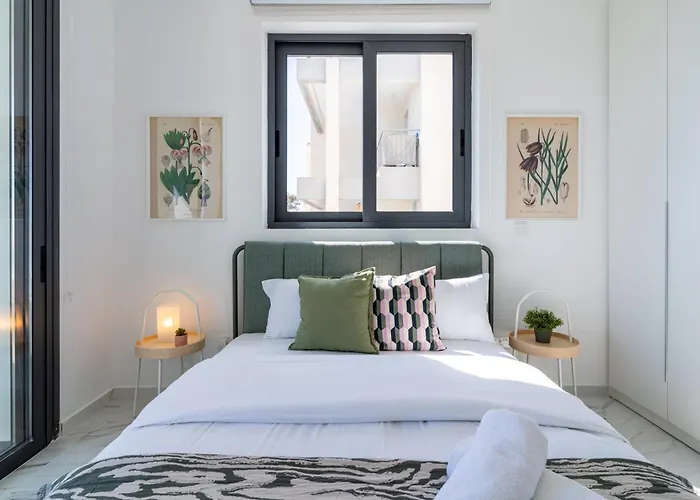 Ivory 1-br In Aradipou Apartmán *